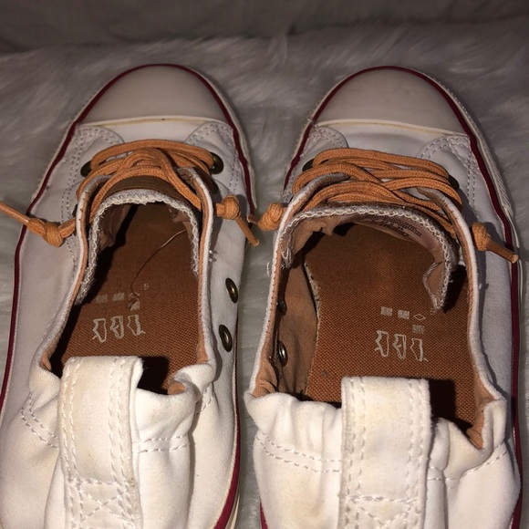 Converse - Picture 13 of 15